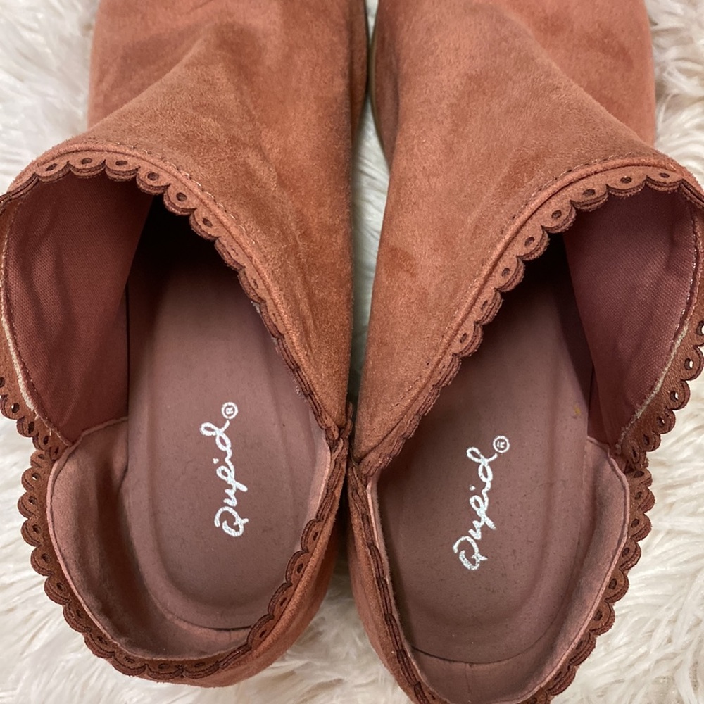 Pink/coral suede pull on booties. - Picture 5 of 5